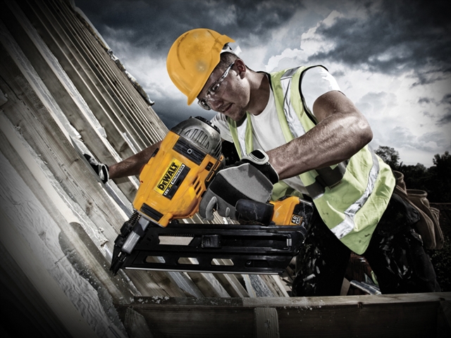 DEWALT DCN690M XR Cordless Angled Nailer 18 Volt 2 x 4.0Ah Li-Ion 18V 3